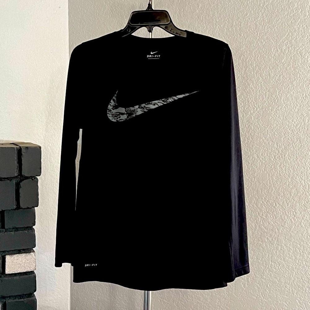 Boys XL Nike Dri Fit L/S